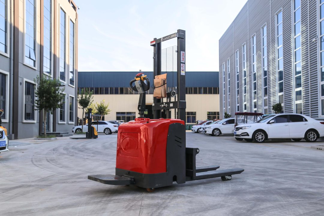 1.5-ton electric stacker crane forklift插图3