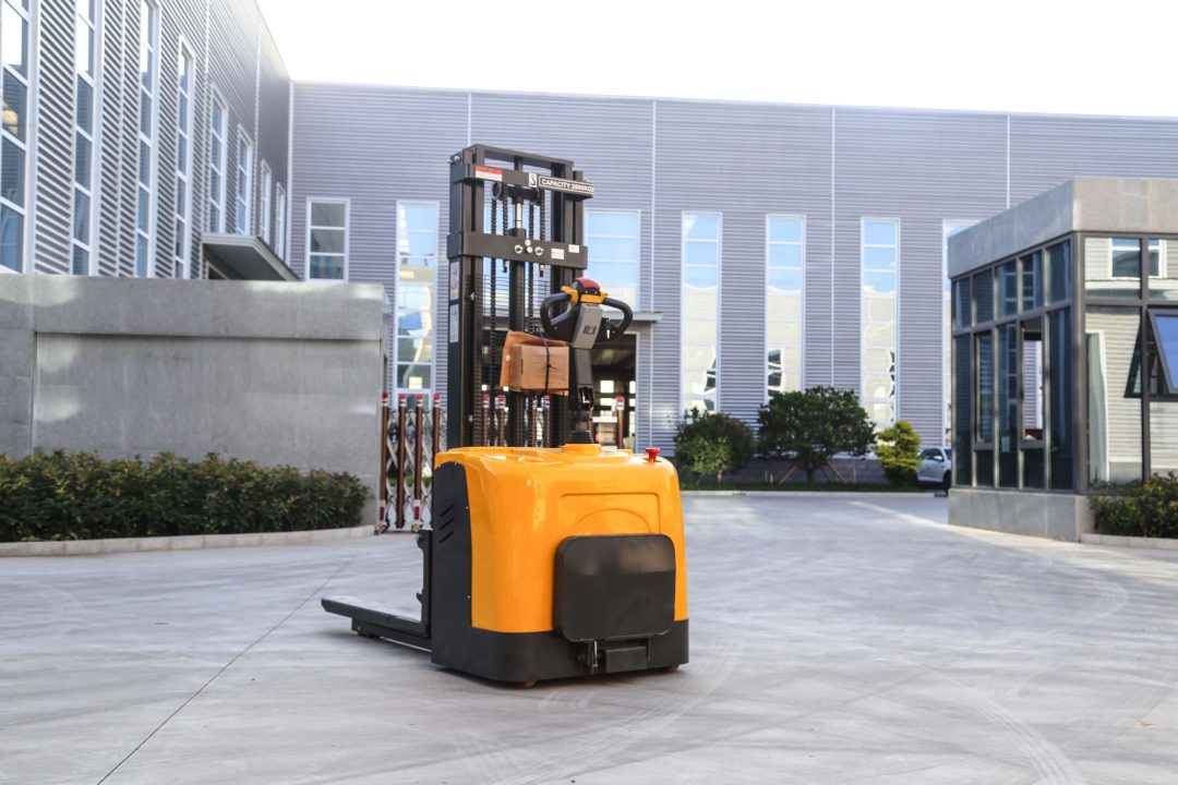 1.5-ton electric stacker crane forklift插图4