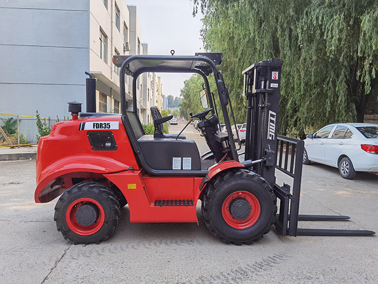 3 Ton 4×4 versatile off-road forklift插图2
