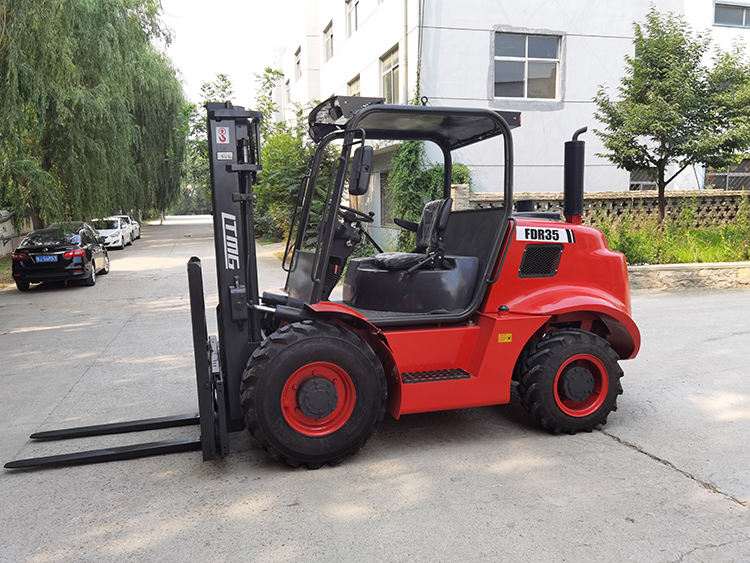 3 Ton 4×4 versatile off-road forklift插图3