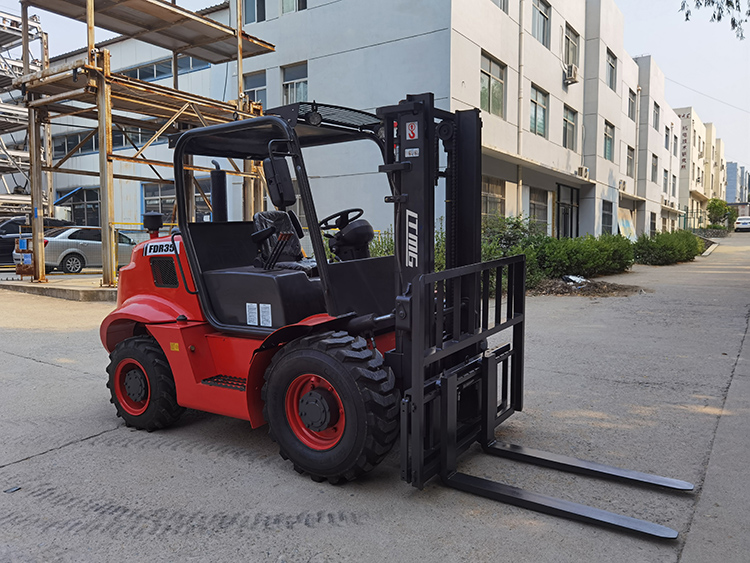3 Ton 4×4 versatile off-road forklift插图4