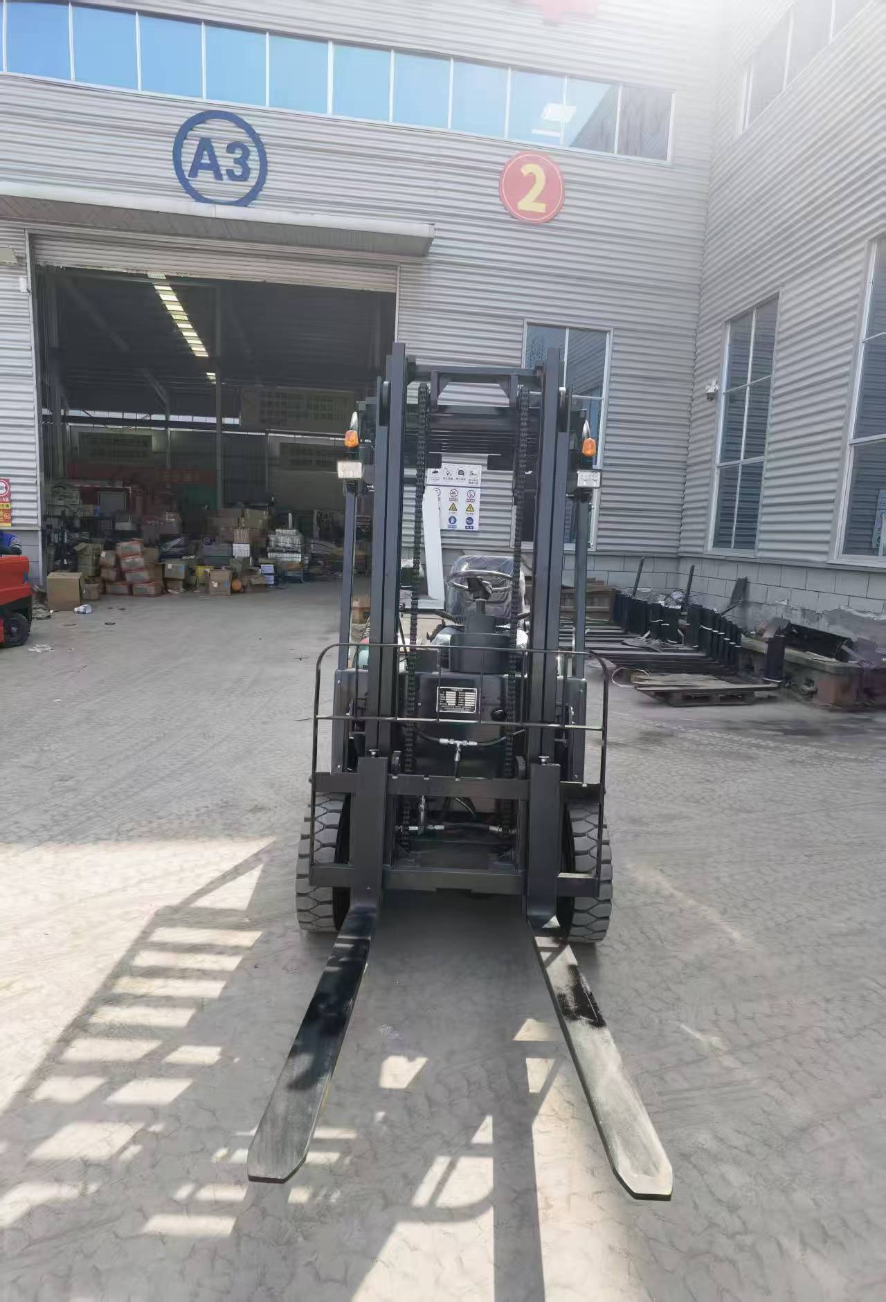 BaGong 3-ton electric forklift front view showing mast and forks