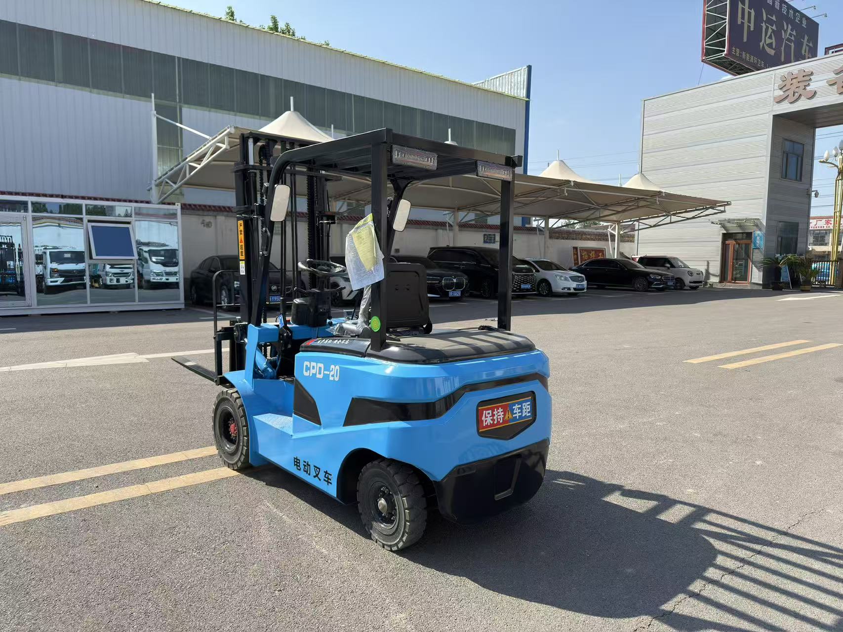 BaGong 2.5-ton electric forklift 45-degree angle view showing full vehicle profile