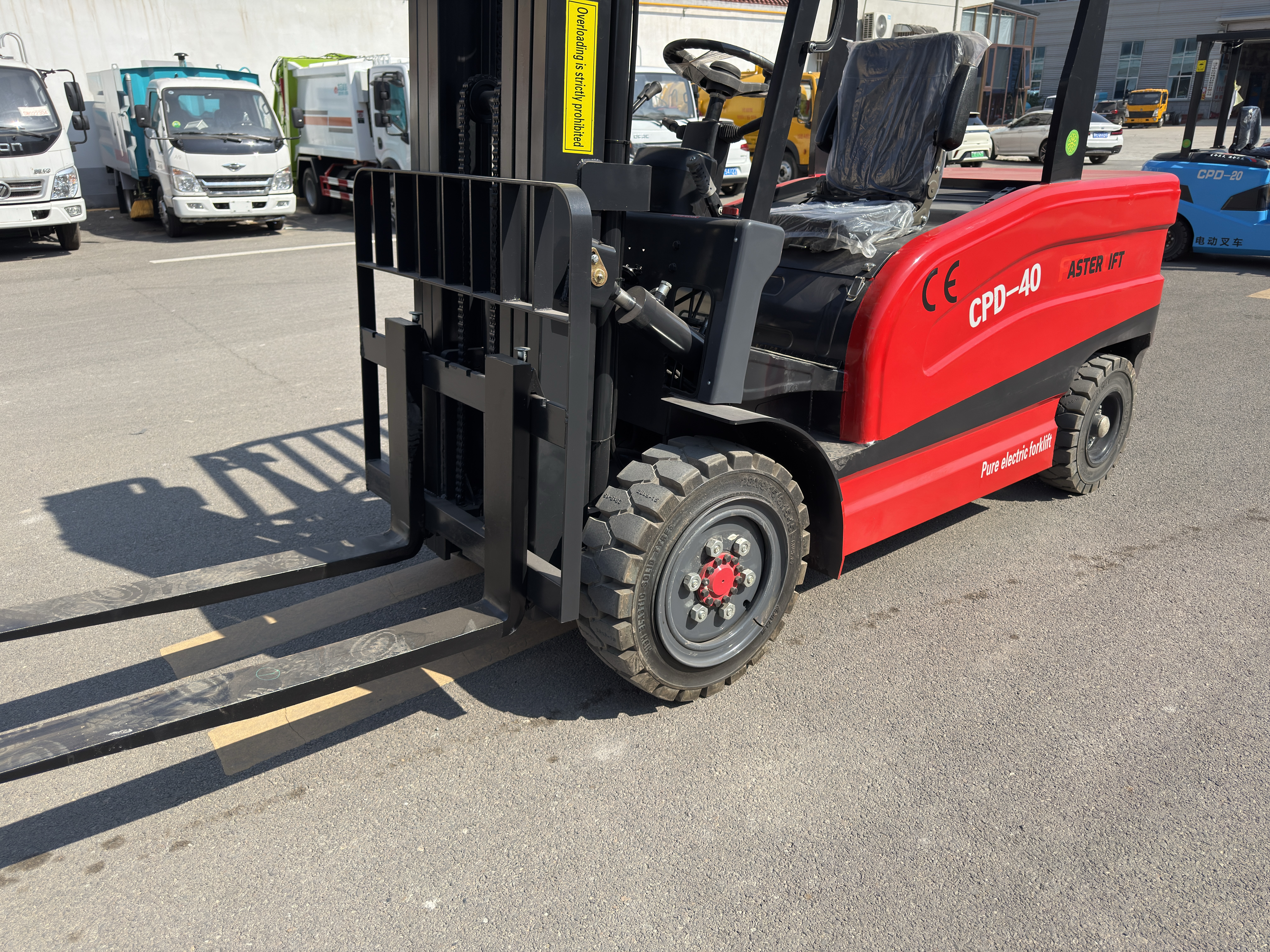 BaGong 4-ton electric forklift 45-degree angle view for port and heavy logistics operations