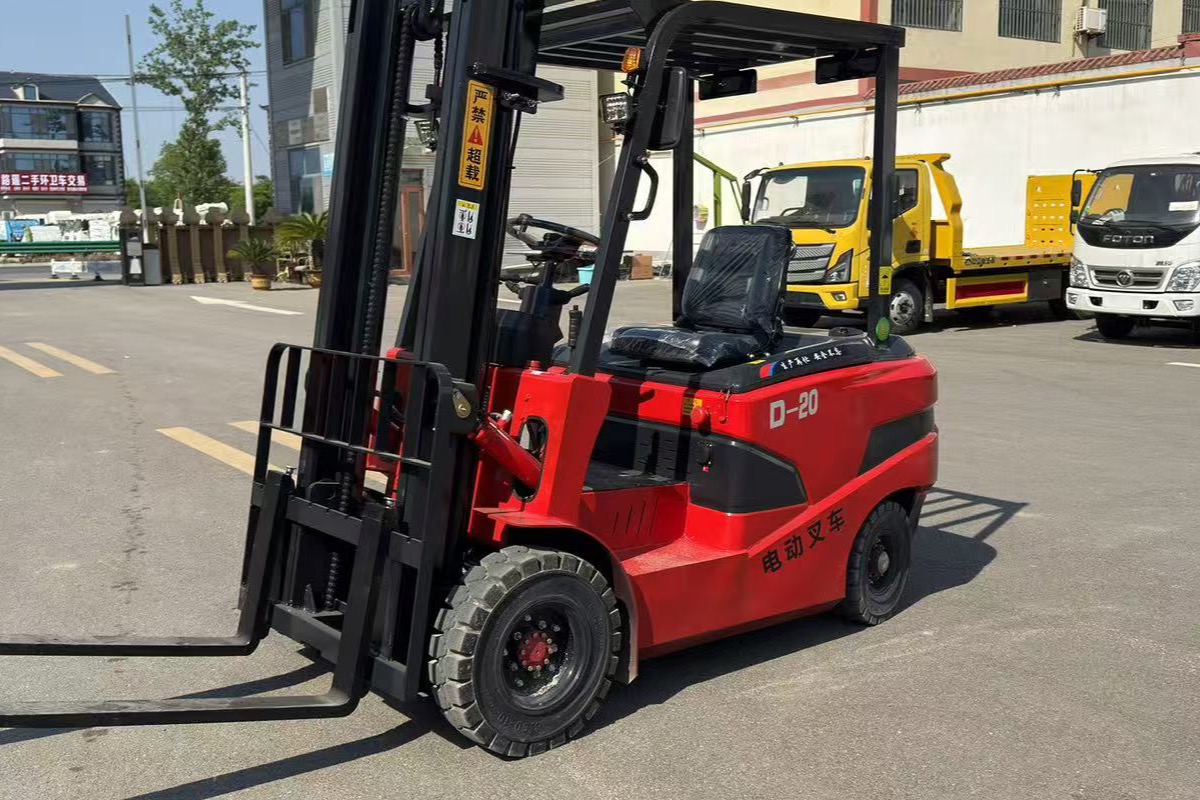 BaGong 2-ton red electric forklift