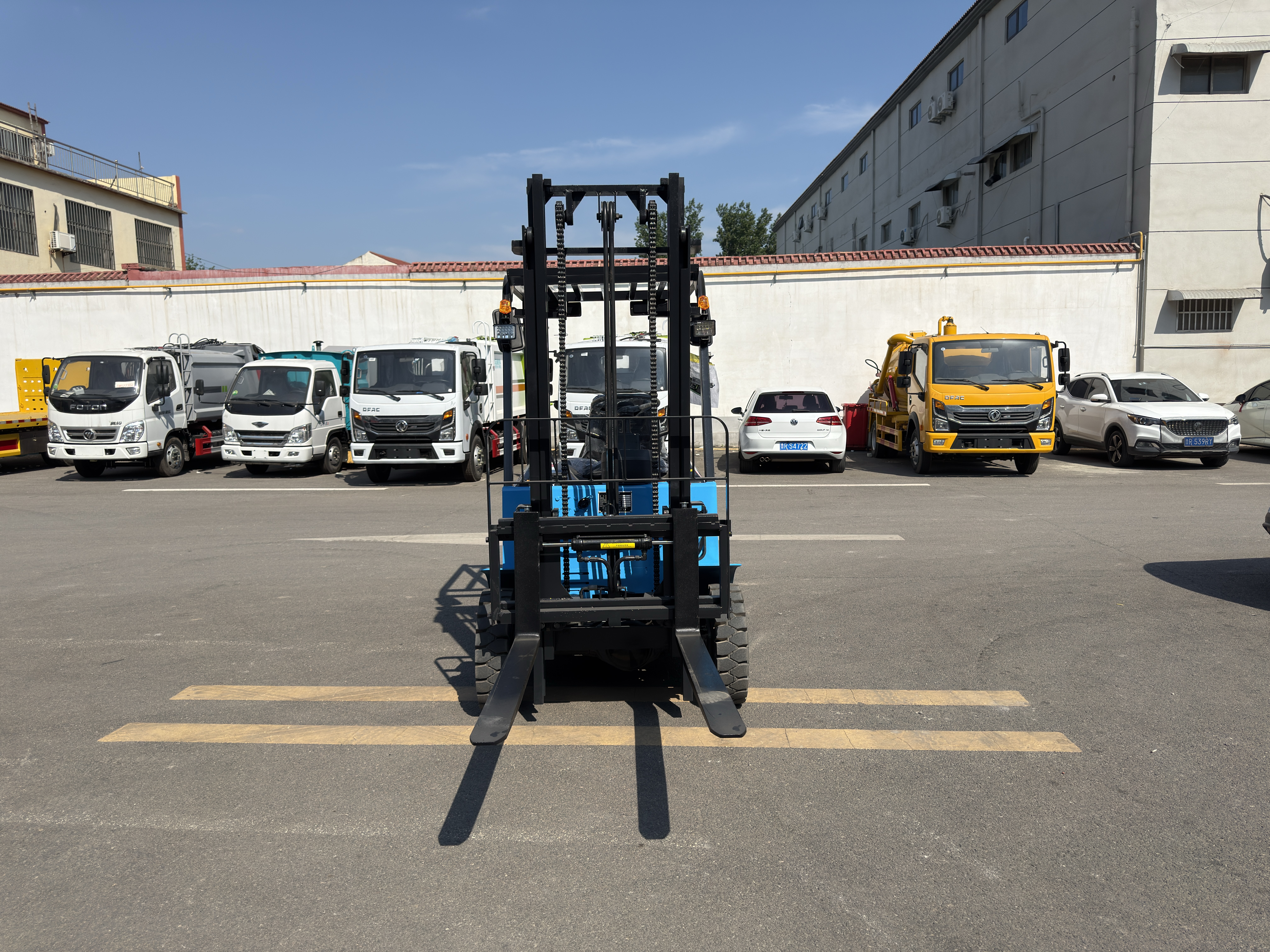 BaGong 2-ton forklift front view