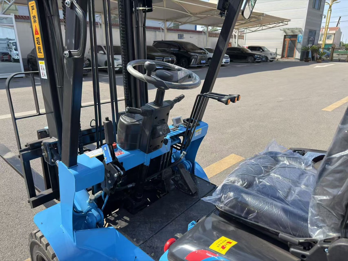 BaGong electric forklift operator cabin with clear dashboard and safety controls
